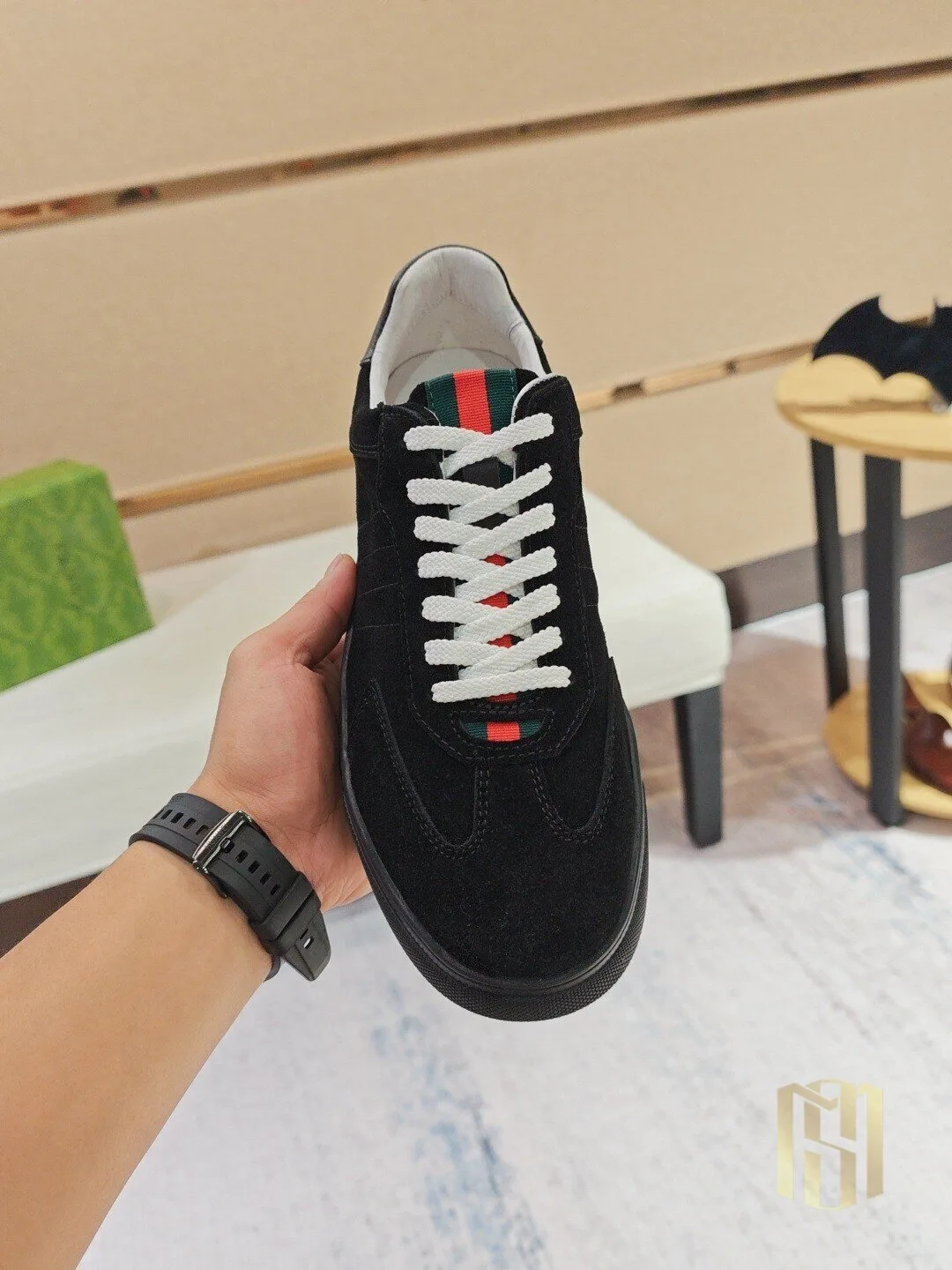 Gucci Black Suede Low-Top Sneakers with Red and Green Stripe Detail 6 Gucci Black Suede Low-Top Sneakers with Red and Green Stripe Detail