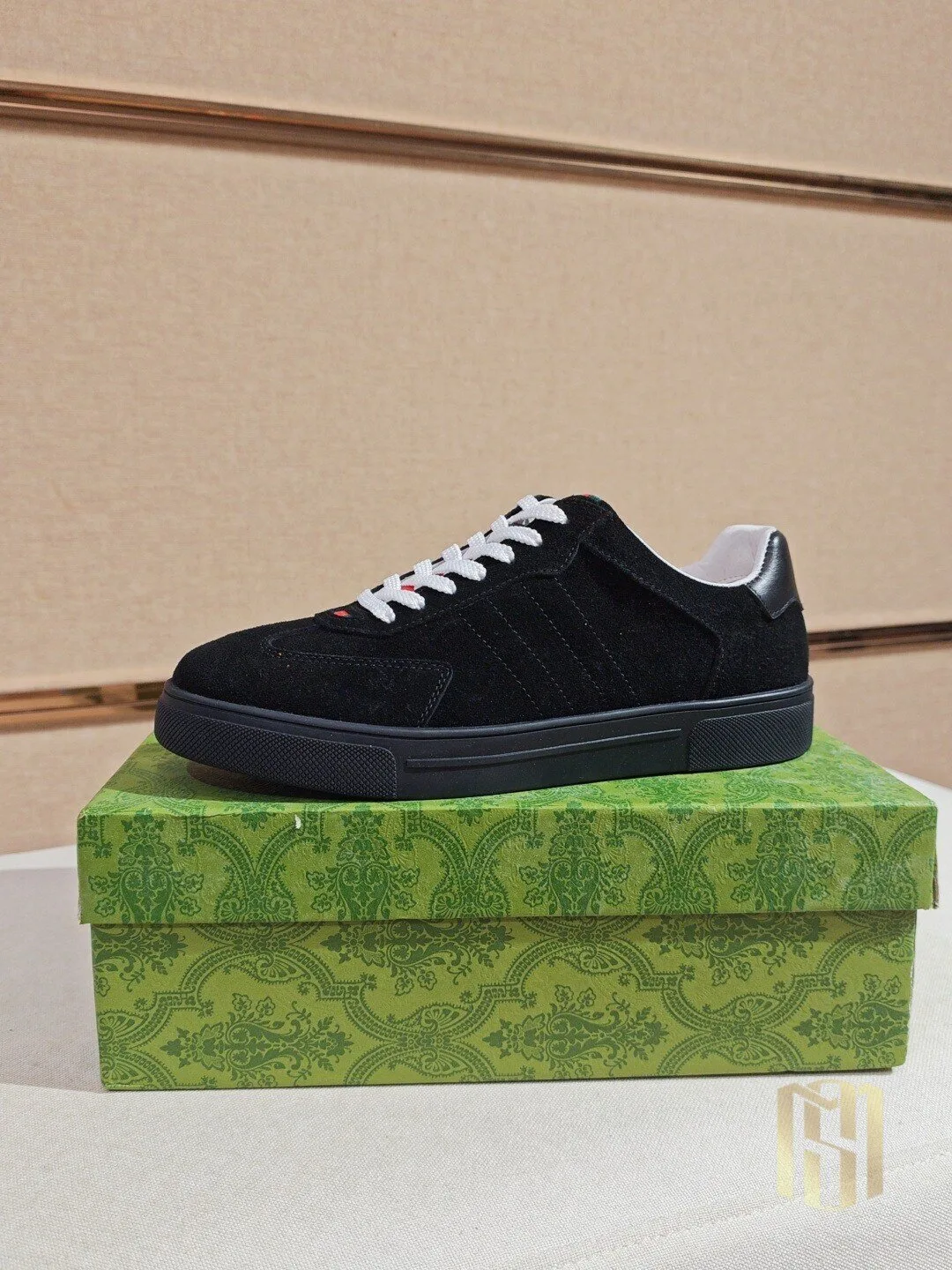 Gucci Black Suede Low-Top Sneakers with Red and Green Stripe Detail 7 Gucci Black Suede Low-Top Sneakers with Red and Green Stripe Detail